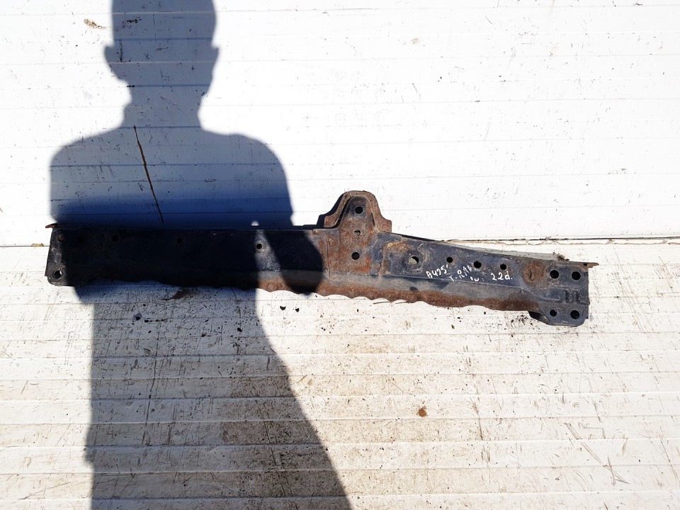 Toyota RAV-4 2007 Vornerrachse Isoliert