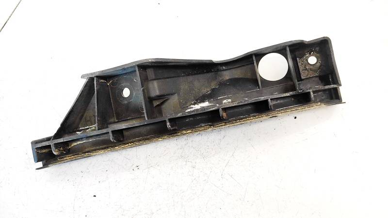 1T0807890A Volkswagen Touran 2004 Puskurin kiinnike - EDESSÄ OIKEALLA