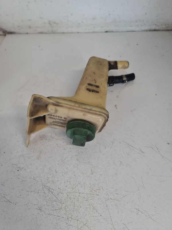 8D0422373C Volkswagen Passat 2000 Power Steering Pump Oil Reservoir Tank