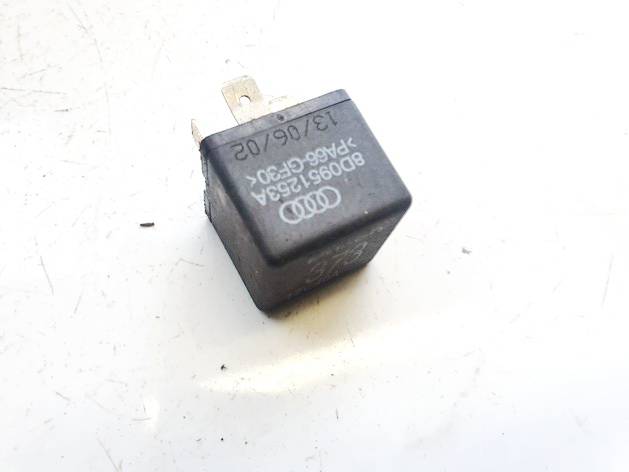 8D0951253A Volkswagen Passat 2001 Relay module - Thumbnail 2