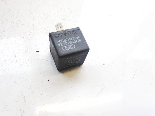 8D0951253A Volkswagen Passat 2001 Relay module