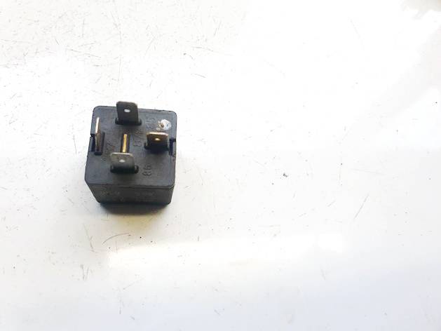 8D0951253A Volkswagen Passat 2001 Relay module - Thumbnail 3