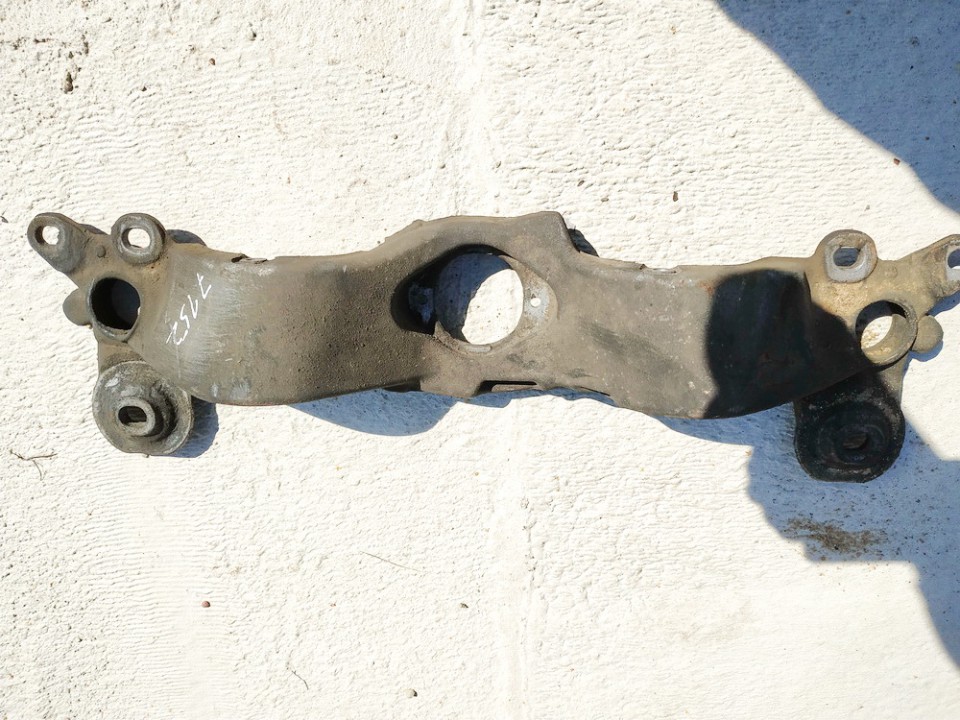 Audi A4 2004 Wspornik silnika - Thumbnail 2