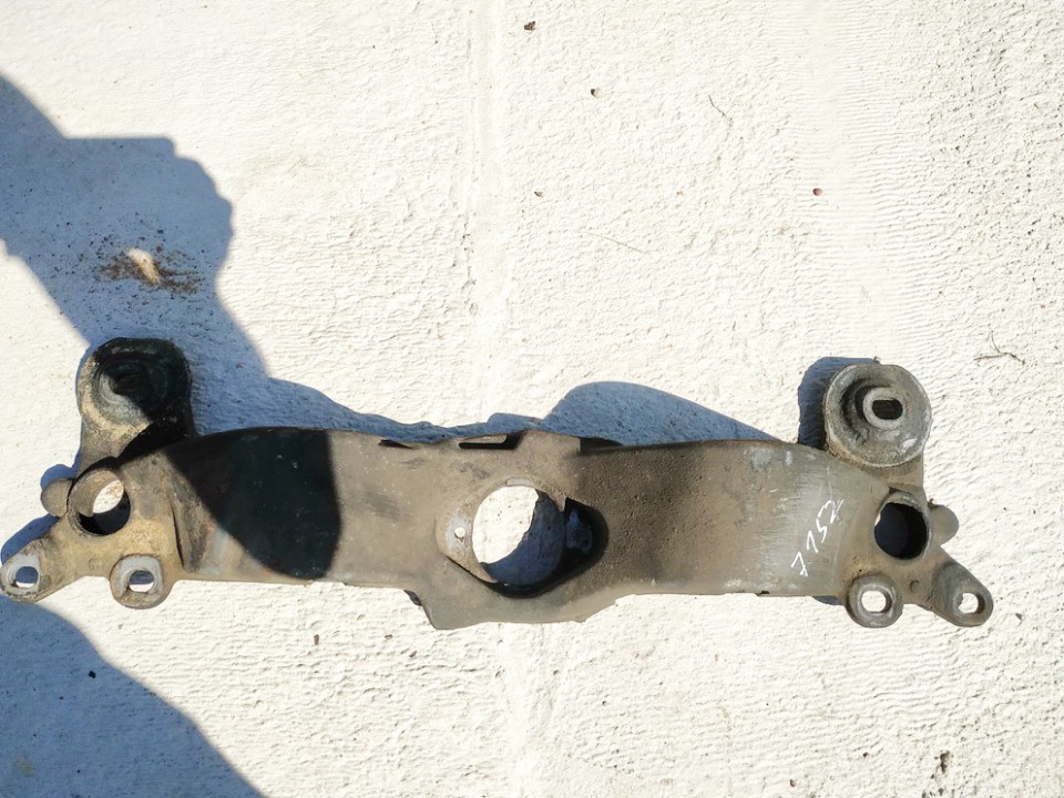 Audi A4 2004 Engine Mount Bracket and Gearbox Mount Bracket
