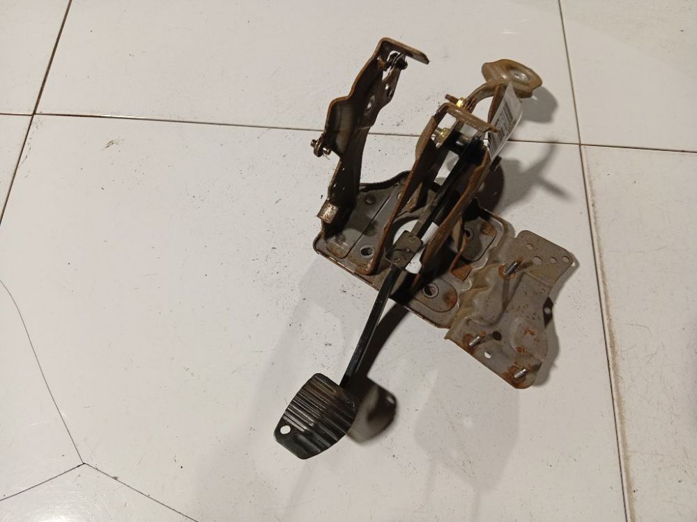 Citroen C4 2007 тормоз педалей