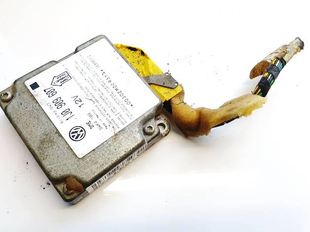 1J0909607 Volkswagen Passat 1998 CALCULATEUR AIRBAG