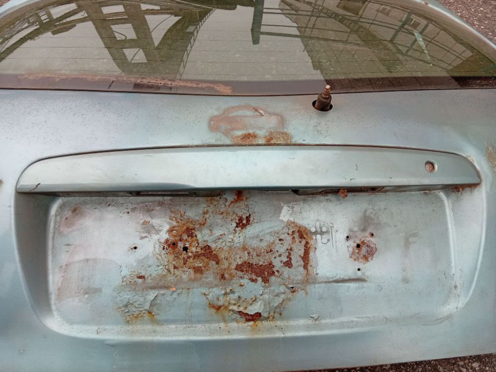 Nissan Almera 2000 Juego de molduras protectoras de la puerta-portón del maletero