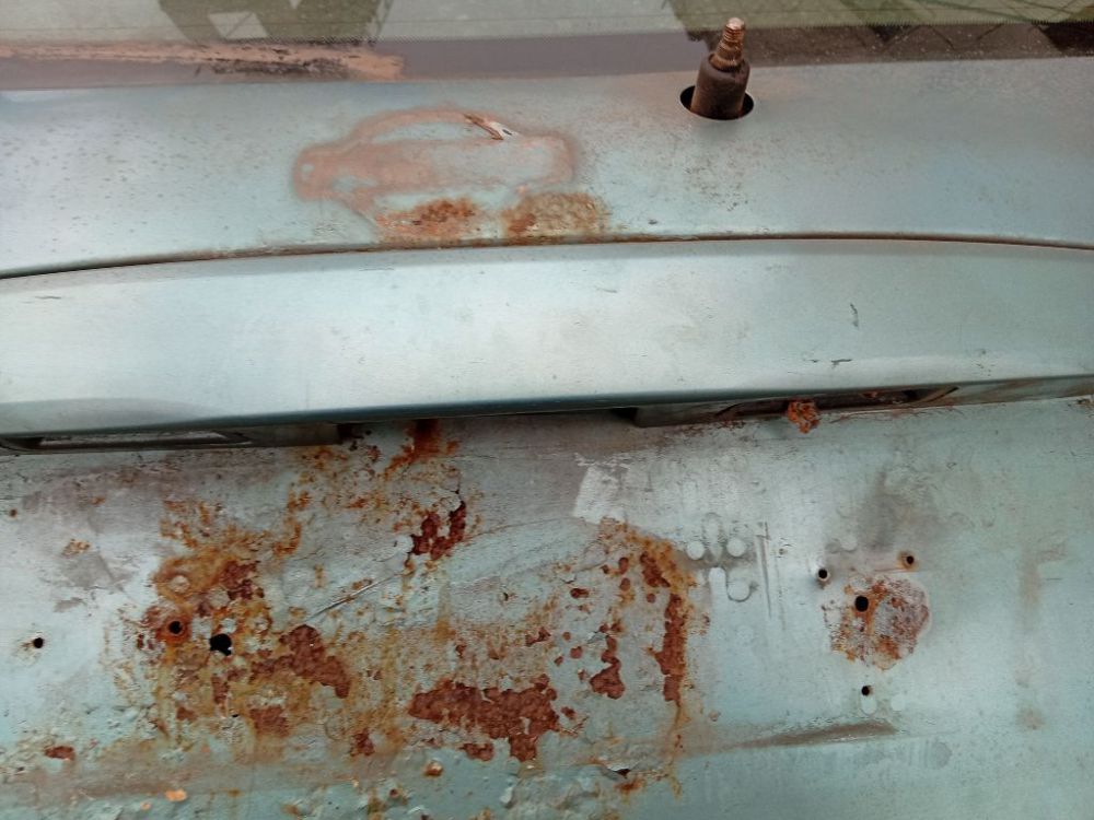 Nissan Almera 2000 Takaluukun ulkoinen viimeistely (rekisterikilven valaistus) - TAKANA - Thumbnail 3