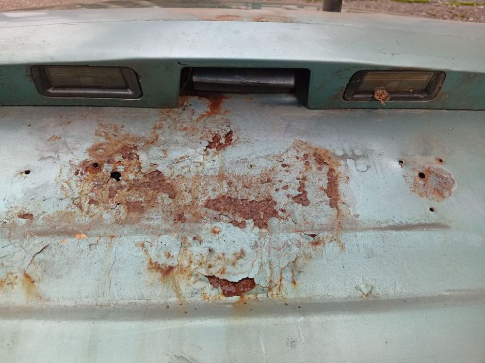 Nissan Almera 2000 Takaluukun ulkoinen viimeistely (rekisterikilven valaistus) - TAKANA - Thumbnail 4