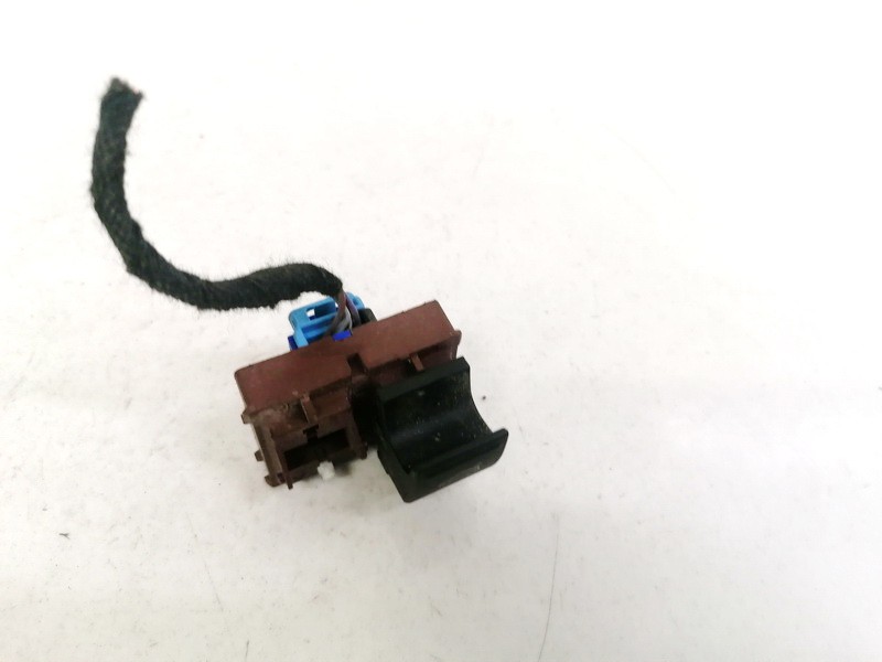 3C0959903B Volkswagen Passat 2006 Bouton commutation déverrouillage du hayon - Thumbnail 3