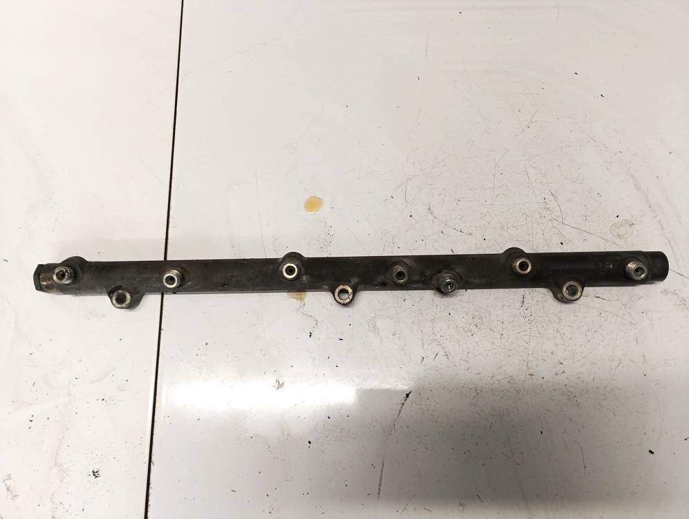 0445216002 BMW 3-Series 2002 Kuro magistrale