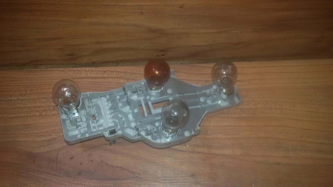 1Z0945257 Skoda Octavia 2011 PORTALAMPARAS TRASERO, Cubierta del soporte de la lámpara de la luz trasera