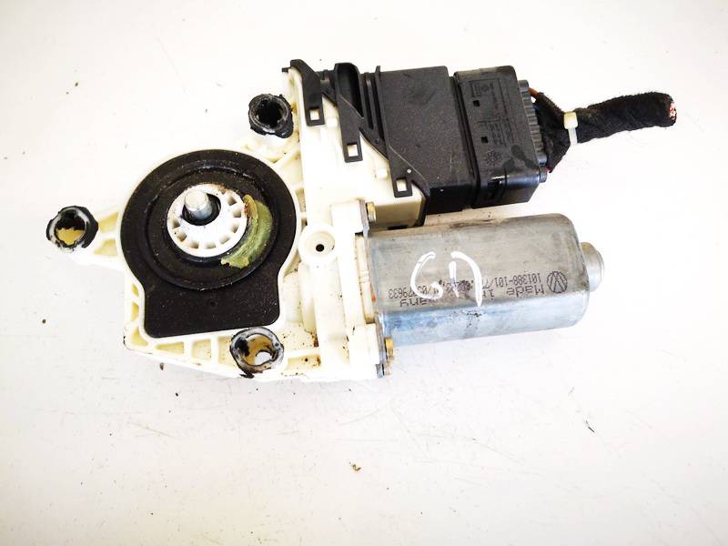 1J4959812C Volkswagen Golf 1999 Window Motor - REAR RIGHT