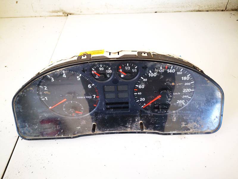 AU0007001 Audi A4 1997 Prędkościomierz – panel instrumentów