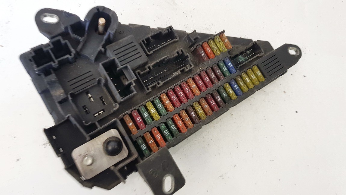 690661804 BMW 5-Series 2009 Fuse box