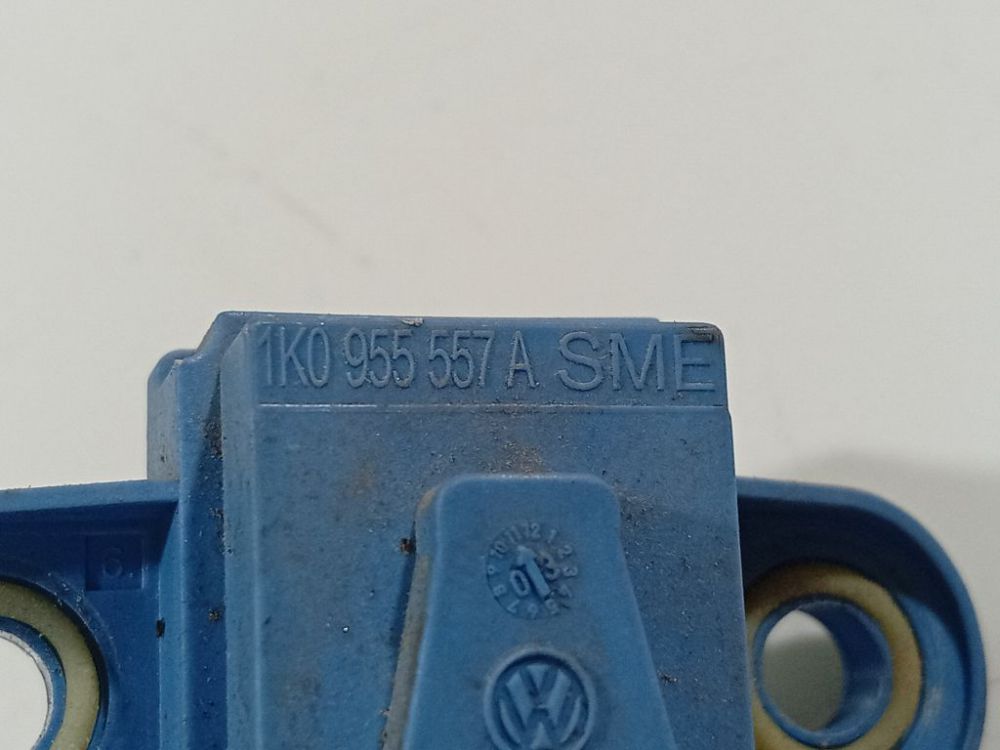 1K0955557A Volkswagen Golf 2003 Srs Airbag crash sensor - Thumbnail 4