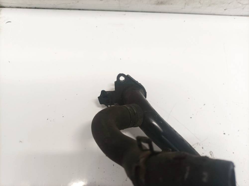 Volkswagen Passat 1998 Radiator Hose (Water Hose) - Thumbnail 3