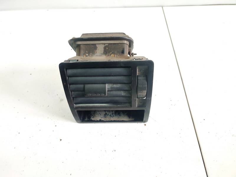 299419381 Volkswagen Transporter 2008 Rejilla Aireadora - 
Moldura protectora de la rejilla de ventilación lateral del panel