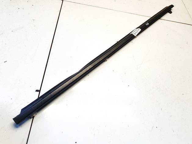 Subaru Outback 2001 Уплотнитель пояса кузова - передний левый