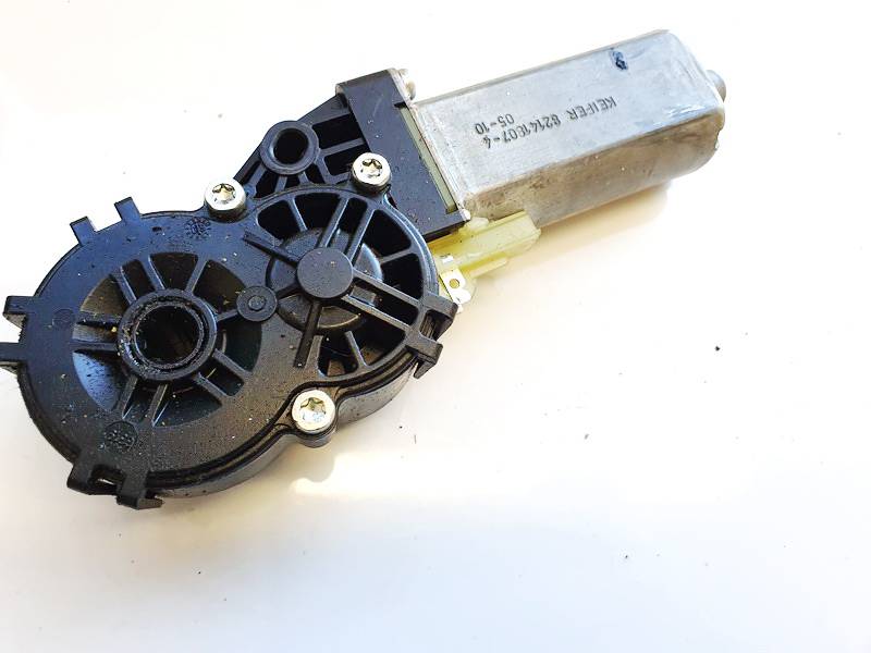 0390203225 Volkswagen Golf 1998 Seat Motor Regulator - FRONT RIGHT