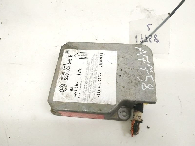6Q0909605B Volkswagen Passat 1999 Airbag crash sensors module