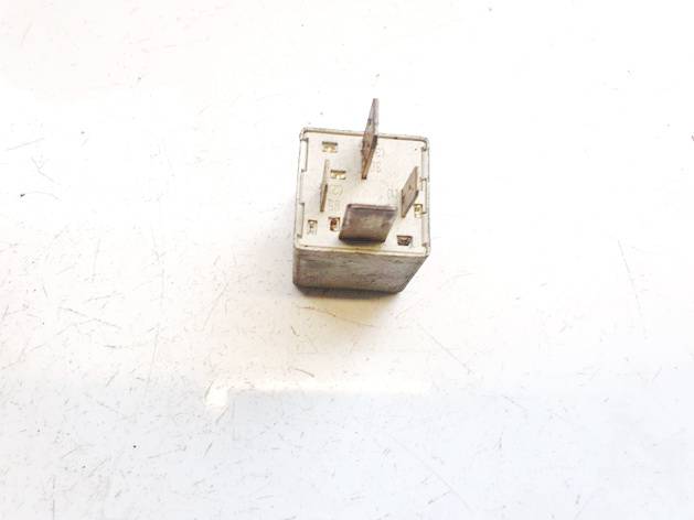 8D0951253A Volkswagen Passat 2001 Relay module - Thumbnail 3
