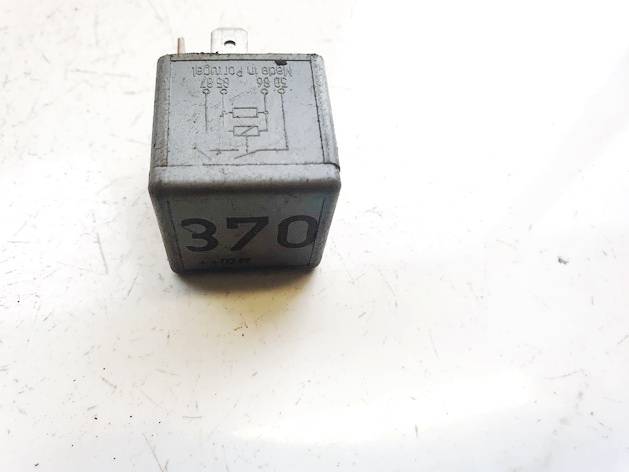 8D0951253A Volkswagen Passat 2001 Relay module