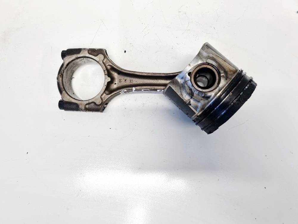 Toyota Avensis 2005 Tłok z korbowodem