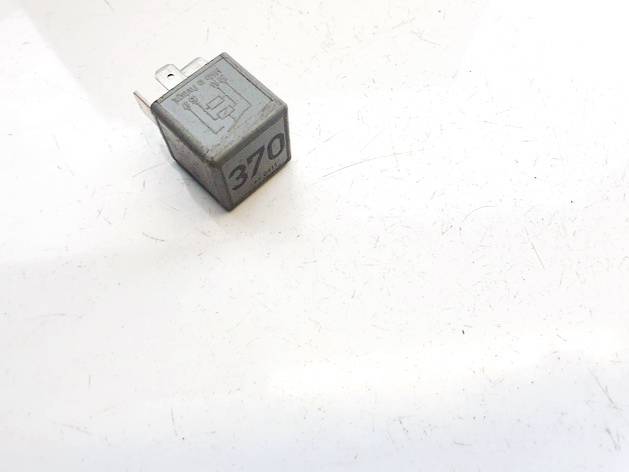 8D0951253A Volkswagen Passat 2001 Relay module