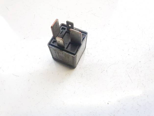8D0951253A Volkswagen Passat 2001 Relay module - Thumbnail 3