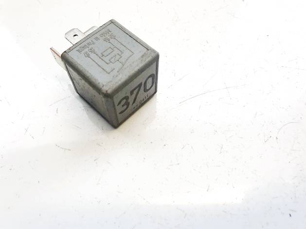 8D0951253A Volkswagen Passat 2001 Relay module - Thumbnail 2