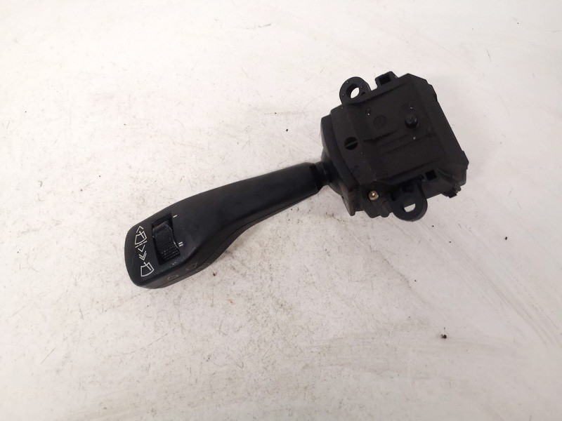 8363669M BMW 3-Series 2002 Pyyhkijän vipu