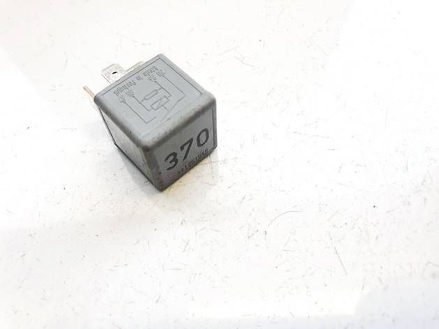 8D0951253A Volkswagen Passat 2001 Relay module