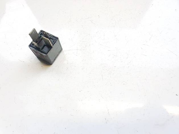 8D0951253A Volkswagen Passat 2001 Relay module - Thumbnail 3