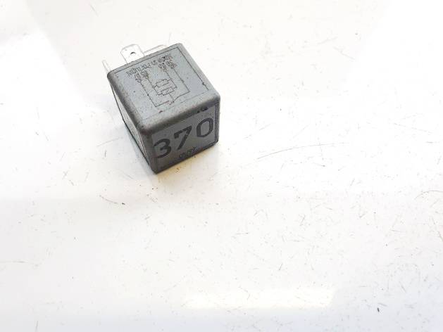 8D0951253A Volkswagen Passat 2001 Relay module