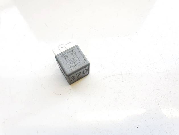 8D0951253A Volkswagen Passat 2001 Relay module - Thumbnail 2