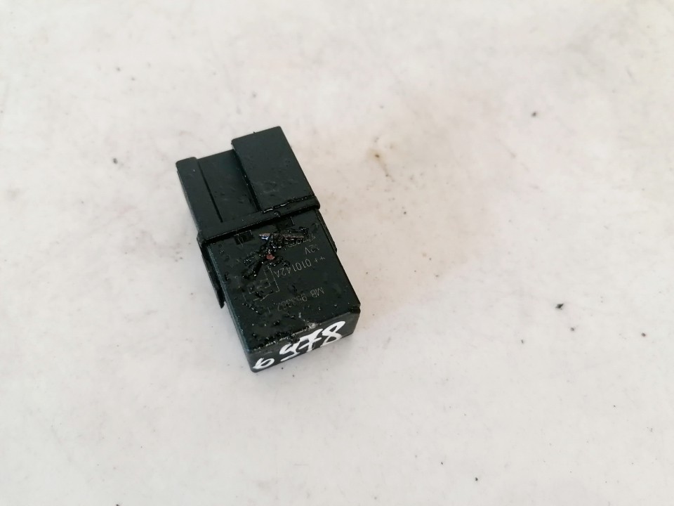 MB95338211 Mitsubishi Space Star 2001 Przekaźnik