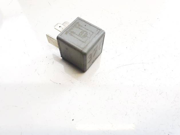 8D0951253A Volkswagen Passat 2001 Relay module