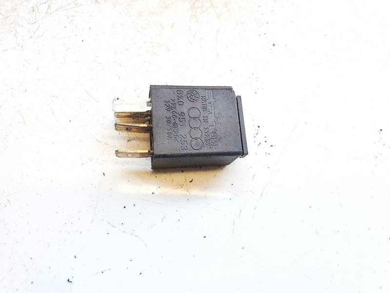 8Z0951253 Skoda Octavia 2000 Relay module