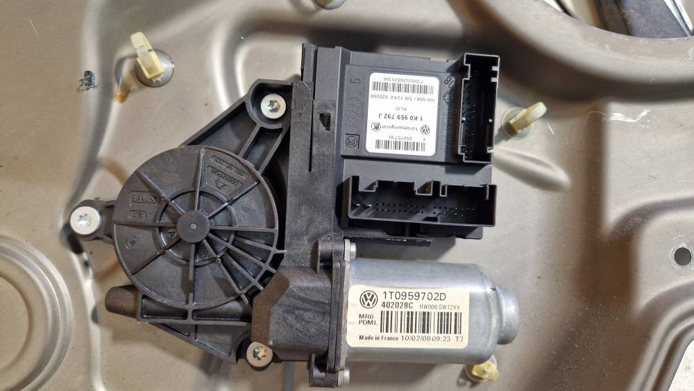 1T0959702D Skoda Octavia 2008 Window Motor - FRONT RIGHT