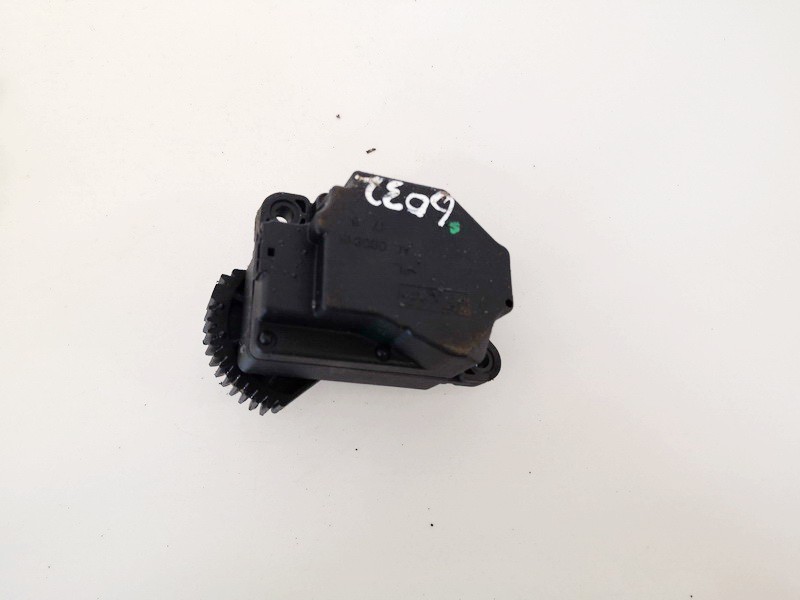 4N5H19E616AC Toyota Yaris 2002 Silnik klapki nagrzewnicy