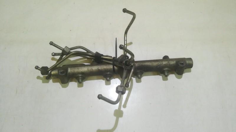0445214017 013106l1 Fuel Injector Rail injectors Fuel Distributor 