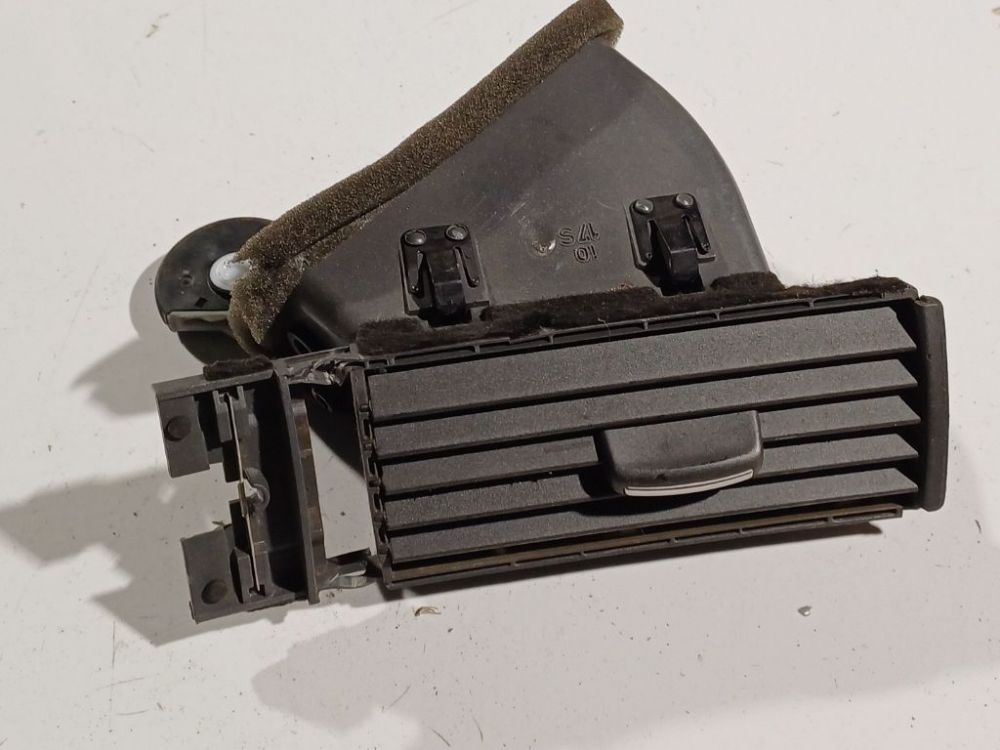 4F1820902B Audi A6 2006 Dash Vent (Air Vent Grille)