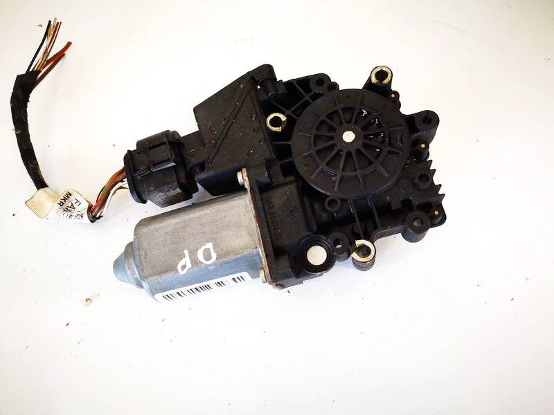 114184101 Audi A4 1997 Моторчик стеклоподъемника - передний правый