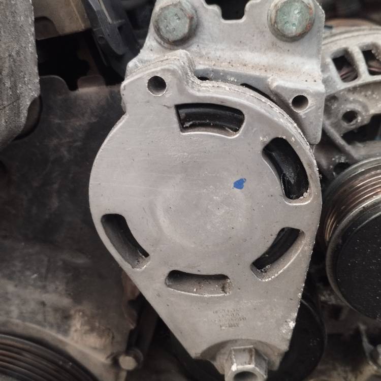 045903315A Volkswagen Polo 2002 Ролик-натяжитель ручейкового ремня