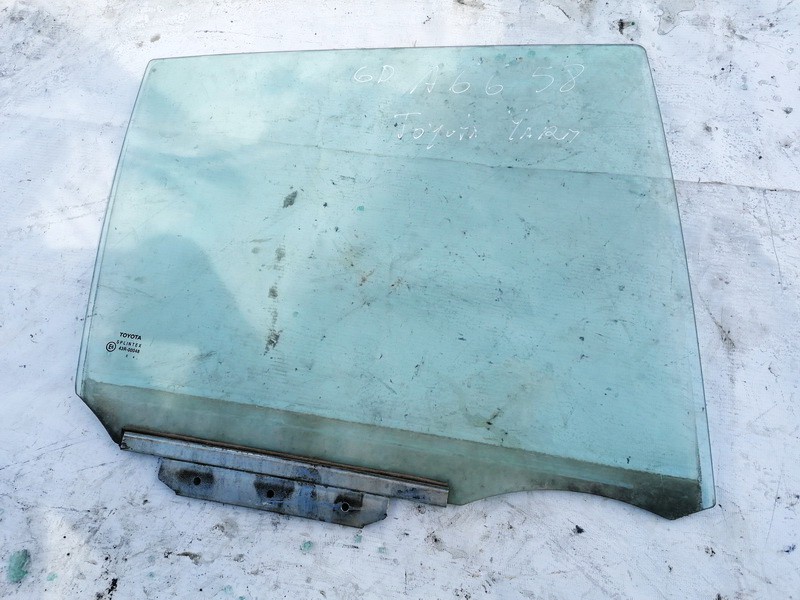 Toyota Yaris 2004 Oven lasi - TAKANA OIKEALLA