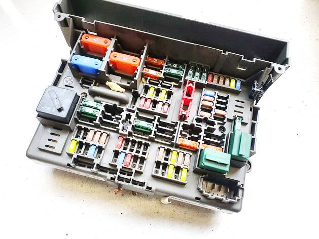 911944605 BMW 3-Series 2007 Fuse box - Thumbnail 2