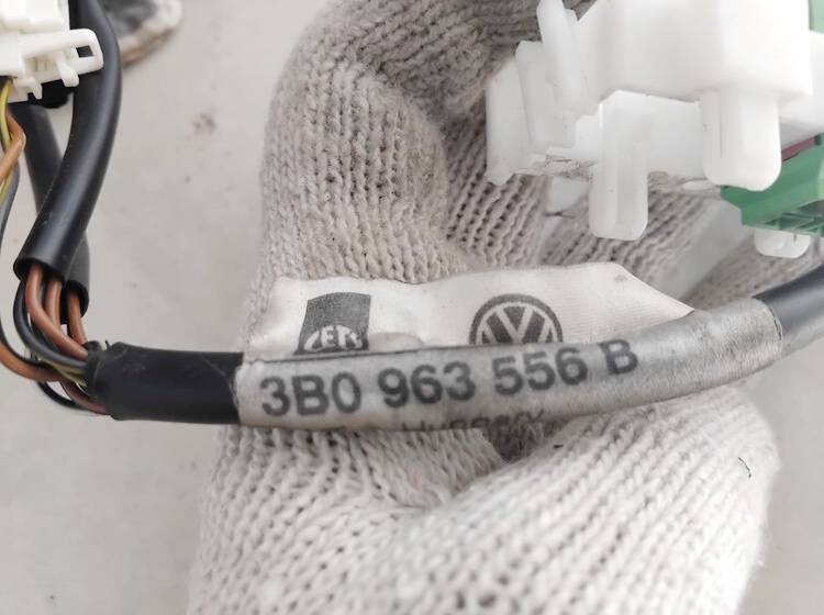 3B0963556B Volkswagen Passat 2002 Sedynes sildymo elementas - Thumbnail 4