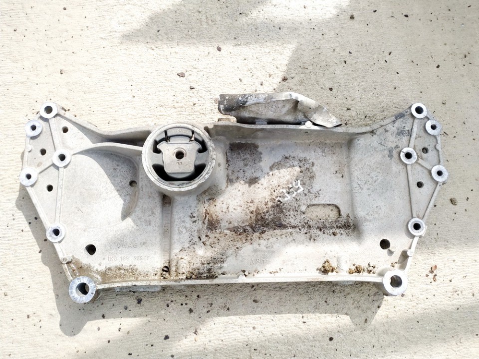 1K0199369F Seat Altea 2004 šķērsnis - PRIEKŠ