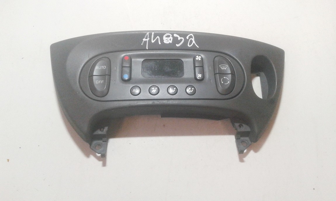7700435401 Renault Scenic 2001 Climate Control Panel (heater control switches)